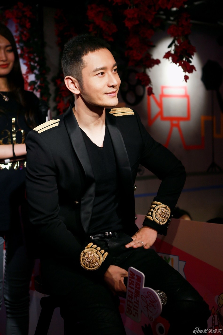 Đây là buổi tiệc cảm ơn của Huỳnh Hiểu Minh đối với tình cảm của người hâm mộ. Trong lễ cưới hôm 8/10, anh không thể mời nhiều người thân thiết trong cộng đồng fan, điều đó khiến anh cảm thấy tiếc nuối và luôn muốn bù lỗi.