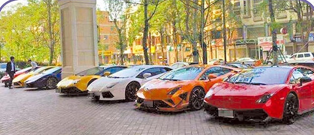 Dàn siêu xe rước dâu có giá đến 35 triệu NDT của hôn lễ.