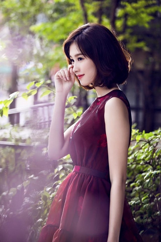 Làm mới mình với kiểu tóc ngắn, Đặng Thu Thảo trông càng thu hút. Cô vừa trẻ trung mà vẫn sang trọng.