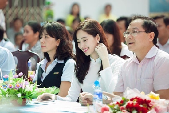 Nụ cười vô cùng tươi tắn, rạng rỡ cũng là một điểm làm nên thương hiệu cho vẻ đẹp của Đặng Thu Thảo.