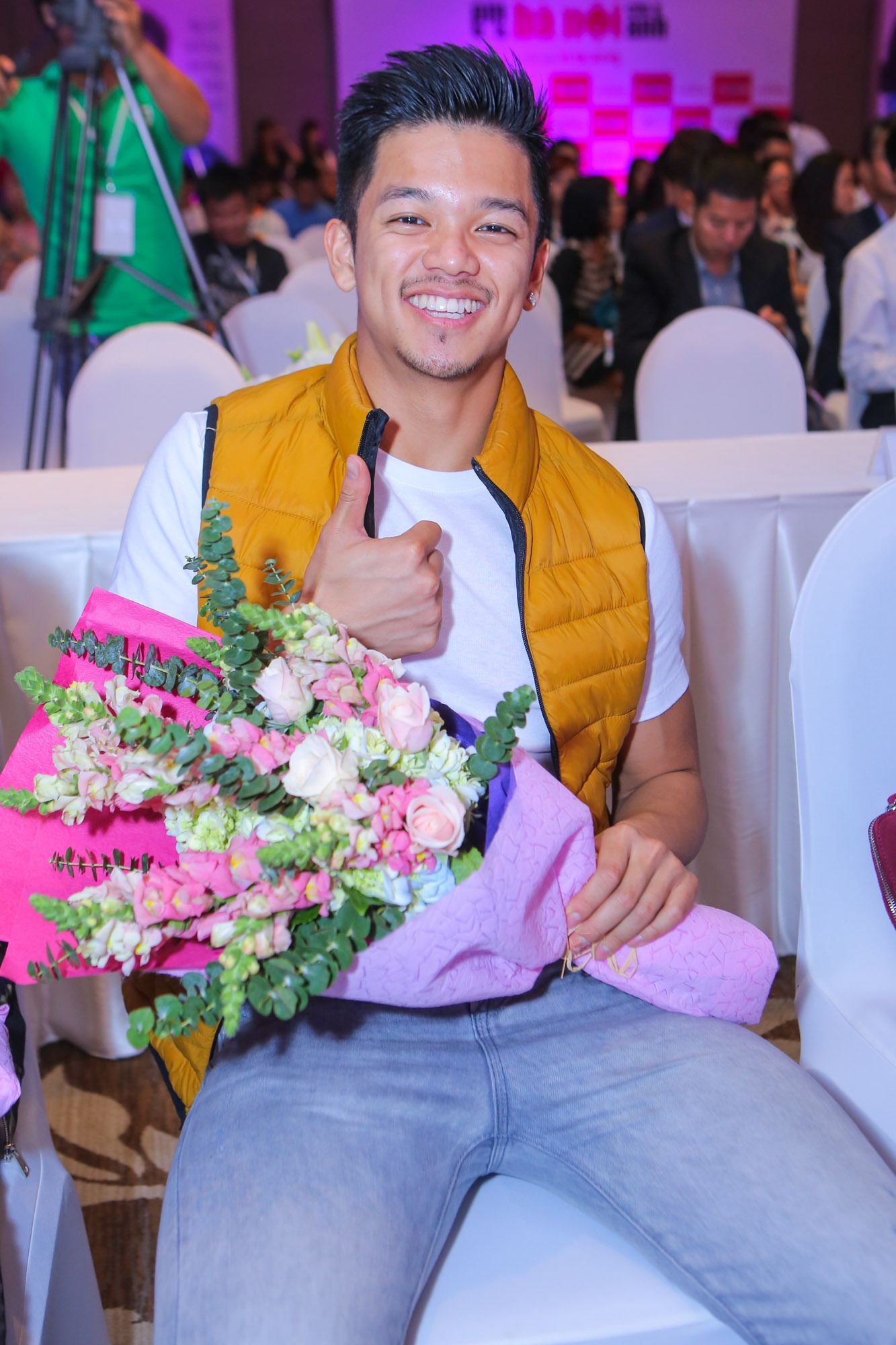 Sau chiến thắng tại cuộc thi Vietnam Idol, Trọng Hiếu đã nhận lời tham gia một vai nhỏ trong phim điện ảnh Em là bà nội của anh. Giọng ca Con đường tôi đi chia sẻ, anh rất háo hức khi lần đầu chạm ngõ môn nghe5