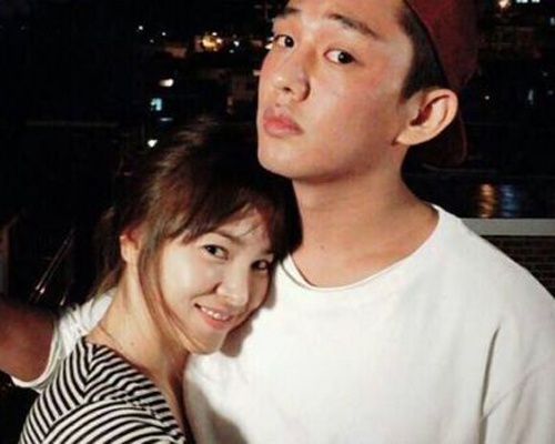 Song Hye Kyo bi don hen ho phi cong tre hinh anh
