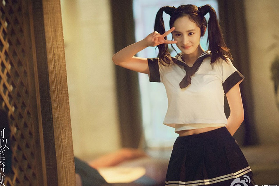 Sau thời gian nghỉ sinh con và tĩnh dưỡng vào năm ngoái, Dương Mịch đã có sự trở lại bùng nổ trong năm nay. Cô trở thành cái tên xuất hiện nhiều nhất trên màn ảnh rộng Trung Quốc với 5 dự án phim đình đám, được đông đảo khán giả quan tâm.