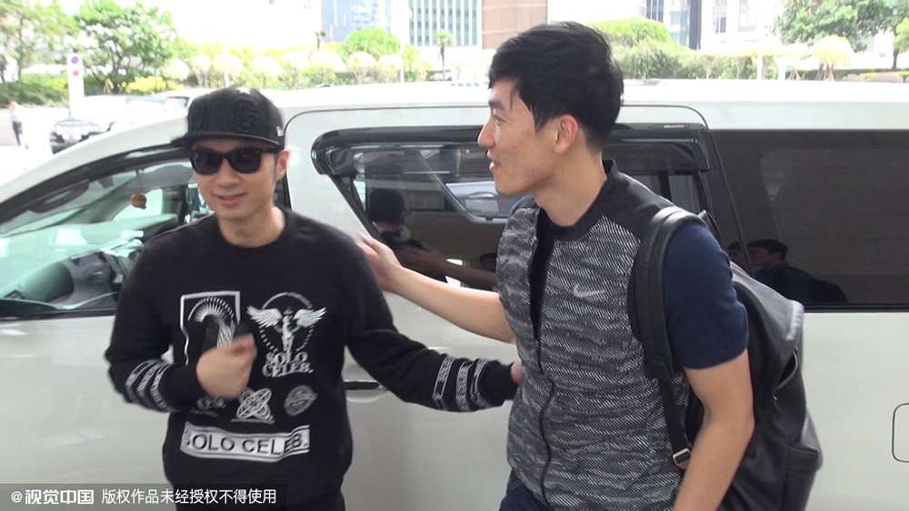 Năm 2012, lần đầu tiên Cổ Cự Cơ công khai bạn gái hơn 4 tuổi - Trần Anh Tuyết. Họ đăng ký kết hôn tại Las Vegas vào tháng 7/2014. Trước đó, cặp đôi đã bên nhau gần 20 năm.