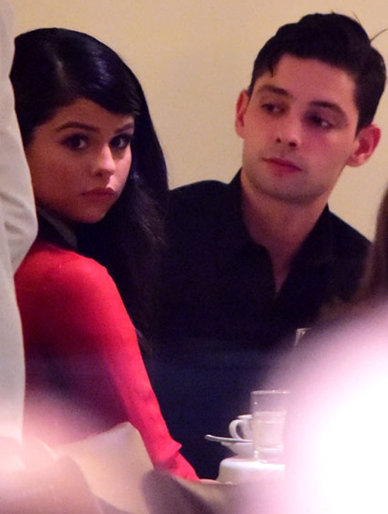 Trong khi Selena bị nghi có tình mới thì bạn trai cũ Justin Bieber vừa có những chia sẻ về chuyện tình đổ vỡ của cặp đôi. Nam ca sĩ Boyfriend gọi mối tình với cựu công chúa Disney sẽ “không bao giờ chết” và để ngỏ khả năng hàn gắn mối quan hệ từng kéo dài 4 năm. 