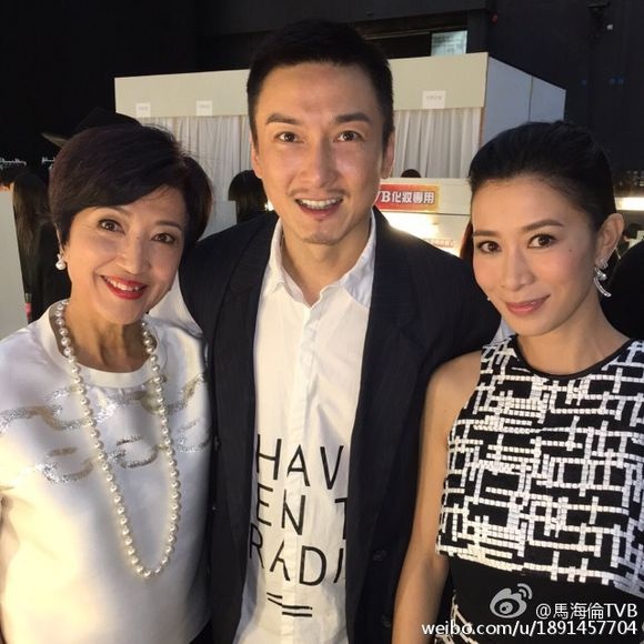 Xa Thi Mạn (ngoài cùng bên phải) cũng có mặt tại sự kiện vừa rồi, trước khi tới Việt Nam.