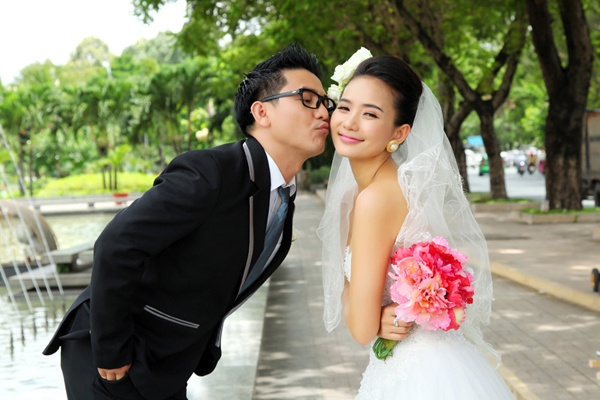 Ban đầu Diễm không để ý đến Tài (Anh Vũ đóng) vì anh thấp hơn cô và không phải là mẫu đàn ông mơ ước của cô. Trải qua nhiều tình huống, đôi “gái tài - trai ế” dần hiểu nhau hơn và đi đến kết cục có hậu. Ảnh: Duy England.