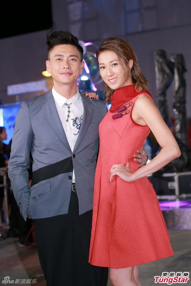 Huỳnh Tông Trạch xuất hiện bên Chung Gia Hân. Khi được hỏi về hôn lễ của bạn gái cũ, anh gửi lời chúc phúc đến Hồ Hạnh Nhi.