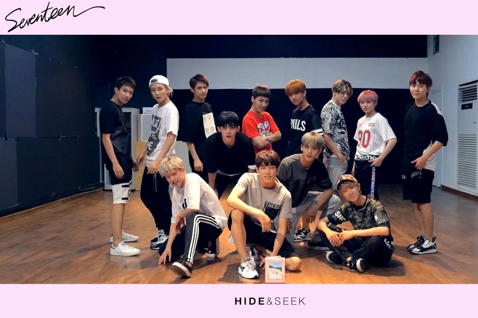 Seventeen: Không xuất phát từ Big 3 (YG, SM, JYP), không hậu thuẫn, không PR rầm rộ, thế nhưng Seventeen đang khiến cả cộng đồng Kpop fan ngỡ ngàng bởi sự nổi tiếng nhanh chóng. Seventeen là idol đầu tiên tự sản xuất toàn bộ album cũng như dựng vũ đạo cho các bài hát của mình.