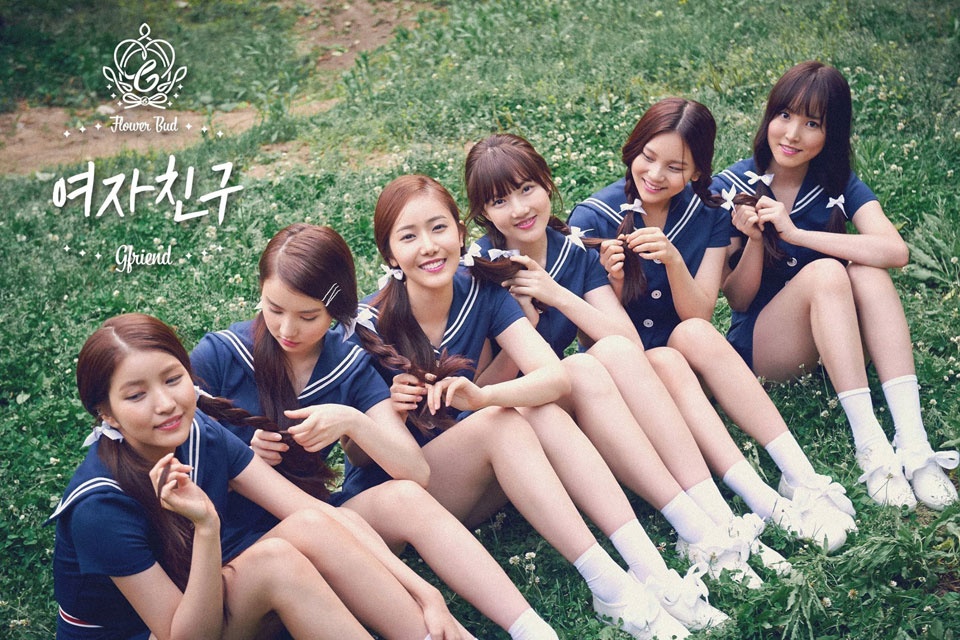 G Friend: Ngoại hình đáng yêu, vũ đạo siêu đồng đều cùng những ca khúc dễ thương trong sáng, G Friend đang chiếm được rất nhiều cảm tình từ phía các Kpop fan nói chung. Sau đoạn video clip nổi đình đám ngã 8 lần trong màn trình diễn, G Friend bỗng dưng trở thành hiện tượng tại Hàn, ca khúc Me Gusta Tu của nhóm cũng leo ngược các bảng xếp hạng nhạc số và đạt thành tích ấn tượng.