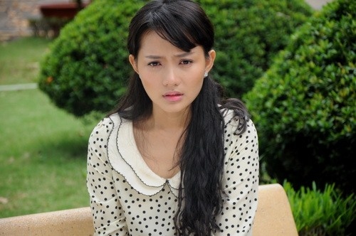 Quang Tuấn: Năm 2014, Phan Như Thảo tái ngộ khán giả màn ảnh nhỏ với bộ phim Vàng trắng. Trong phim, cô vào vai Vy, cô gái hiền lành nhưng phải sống trong dằn vật, đau khổ vì phát hiện chồng mình là kẻ sống hai mặt, sẵn sàng giết người để bịt đầu mối và đẩy bố cô vào cảnh tù tội.Ảnh: M&T.