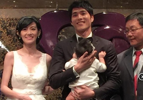 Tinh cu Dai S khoe con gai 6 thang tuoi trong ngay cuoi hinh anh