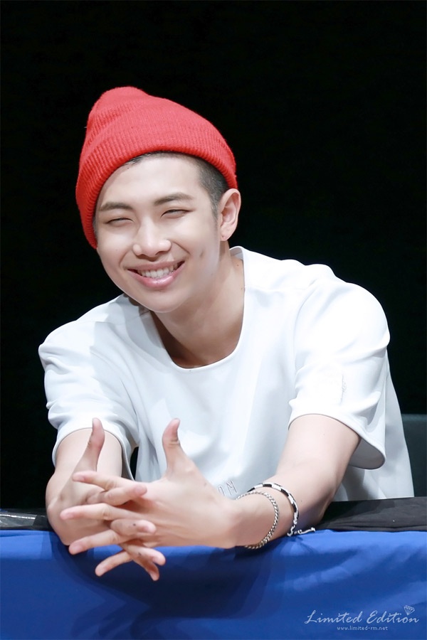 Rap Monster (BTS) kết nạp thêm không ít fan nhờ nụ cười duyên thần thánh này.