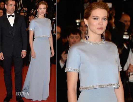 Khi diện những bộ trang phục có thiết kế tối giản, Léa Seydoux thường chú trọng đến việc sử dụng những phụ kiện thời trang để làm nổi bật vẻ ngoài của mình. Trong ảnh cô đã khéo léo kết hợp chiếc váy màu xanh nhạt đính cườm lấp lánh của Miu Miu với bông tai sapphire của Chopard.