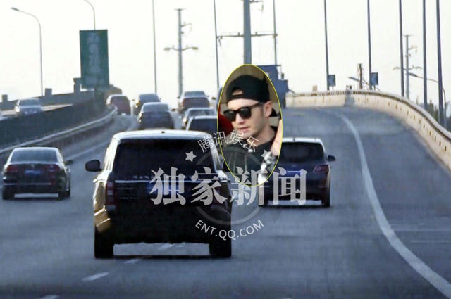 Xe chở Huỳnh Hiểu Minh về nhà riêng ở Bắc Kinh.