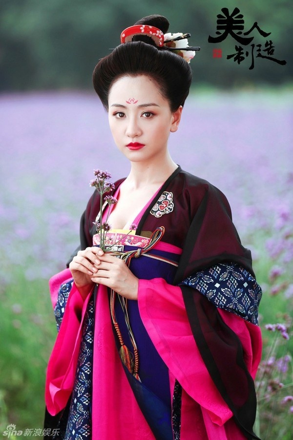 Người đẹp Chế tạo mỹ nhân - Dương Dung bị mất vai vì từ chối tiếp khách.