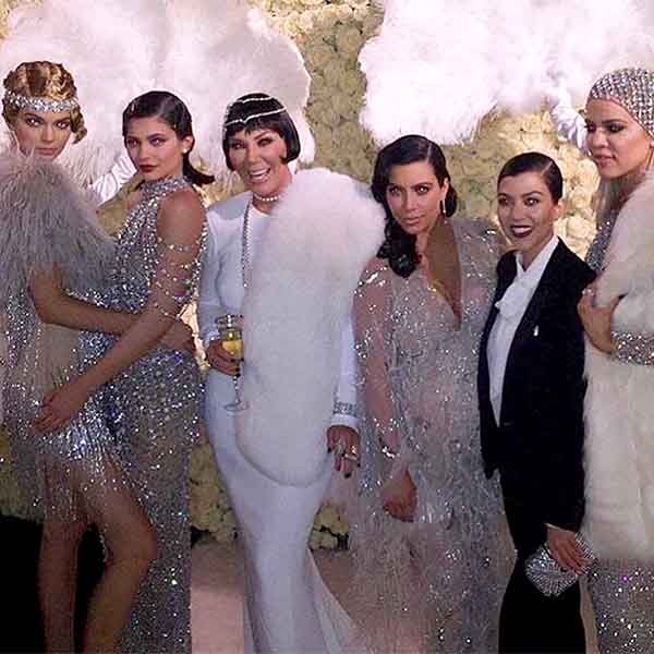 Kris Jenner đón sinh nhật lần thứ 60 bên các cô con gái nổi tiếng.