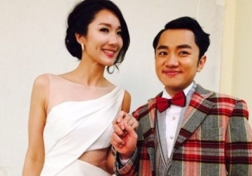 Vo chong Hoa hau Hong Kong tro ve an toan tu Paris hinh anh