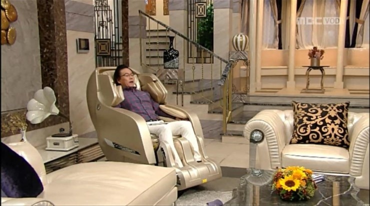 Còn khán giả tinh ý dễ dàng nhận ra đây là chiêu trò cố tình quảng bá cho sản phẩm của nhãn hàng tài trợ. 