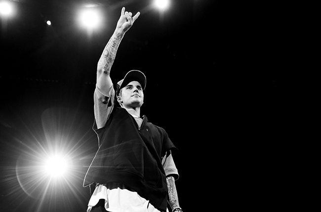 Justin Bieber là nghệ sĩ hiếm hoi vẫn tiếp tục tổ chức show trực tiếp sau vụ tấn công.