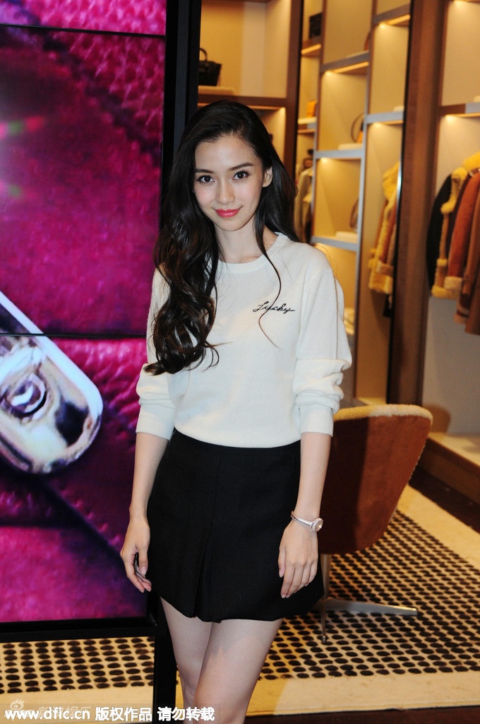 Nụ cười tươi rói của bà xã Huỳnh Hiểu Minh.