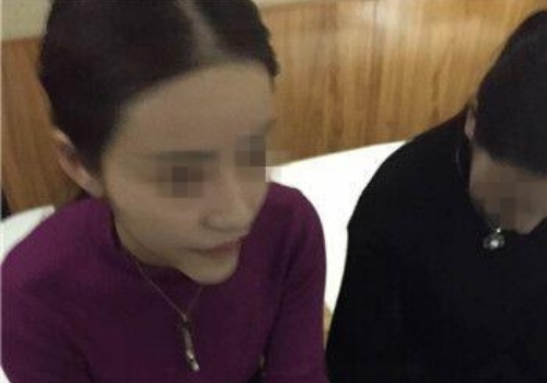 Nguoi mau tre bi bat vi hut ma tuy tap the hinh anh