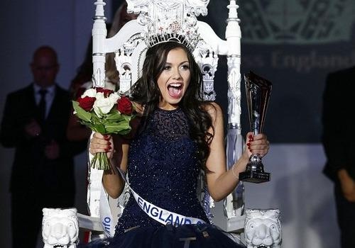 Hoa hau bi bat nat o truong vi qua dep hinh anh