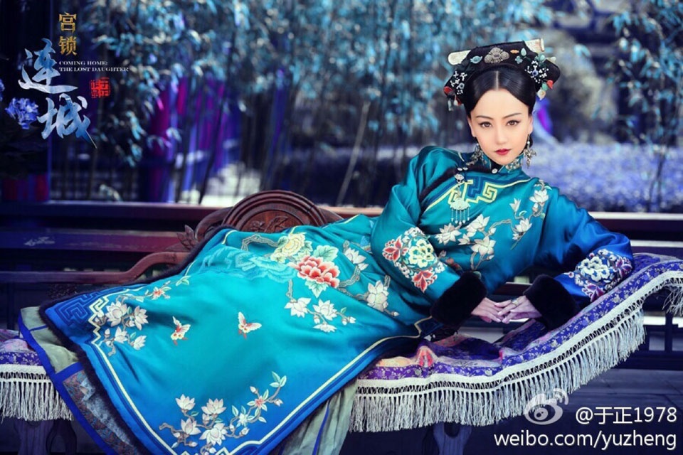 Đông Dục Tú (Dương Dung) sắc sảo, quyến rũ trong Cung tỏa liên thành.