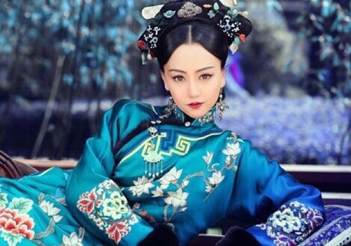 My nhan co trang Hoa ngu dep kieu diem hinh anh