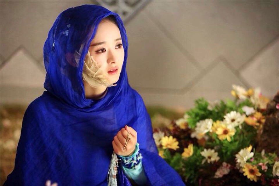 Nàng Hoa Thiên Cốt (Triệu Lệ Dĩnh) tốt bụng, thiện lương và si tình nhưng lại phải chịu quá nhiều đau khổ, sóng gió.