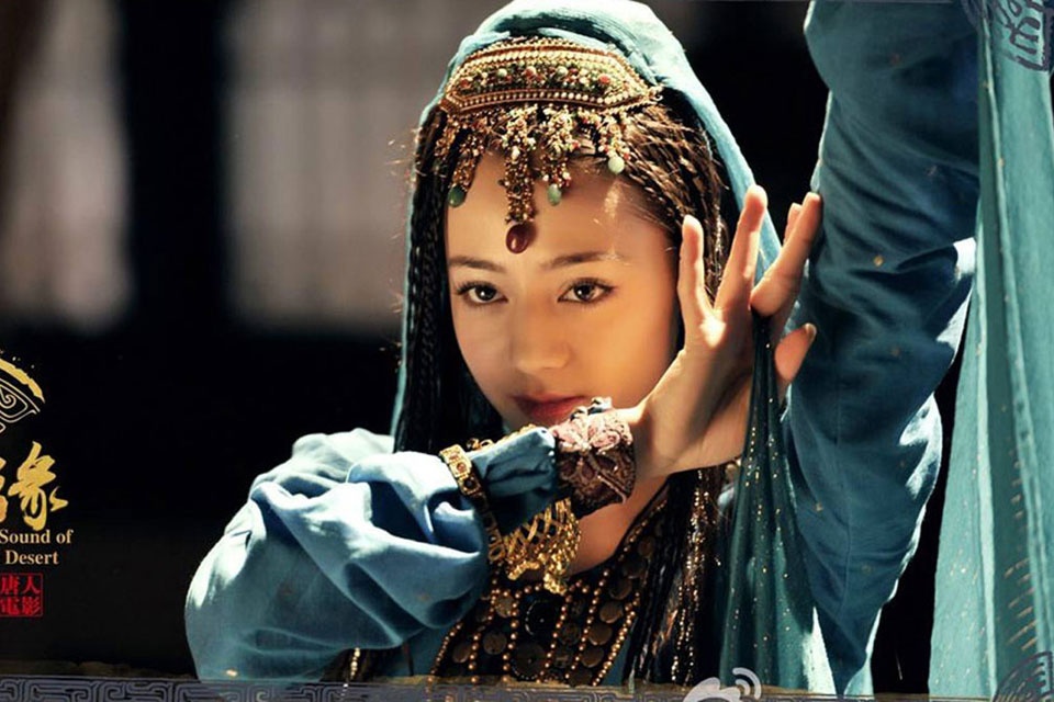 Vẻ đẹp kiều diễm của nàng Li Cơ (Địch Lệ Nhiệt Ba) trong Kỳ duyên trong gió.