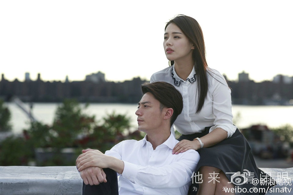 Trước khi gây chú ý cao độ với Hãy nhắm mắt khi anh đến, cô gái trẻ từng được khán giả yêu mến nhiệt thành qua hai bộ phim Võ Tắc Thiên (vai Hạ Lan Mẫn Nguyệt) và Tai trái (vai Ba Lạp).