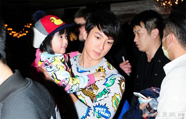 Ngô Tôn cùng con vợ và con gái