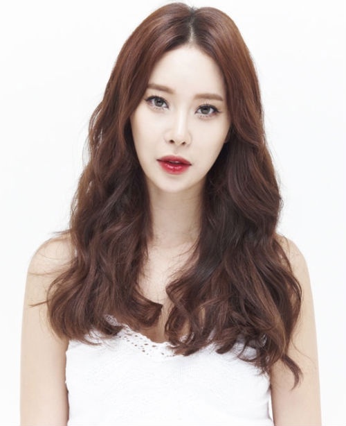 Baek Ji Young là nữ hoàng nhạc phim Hàn Quốc.