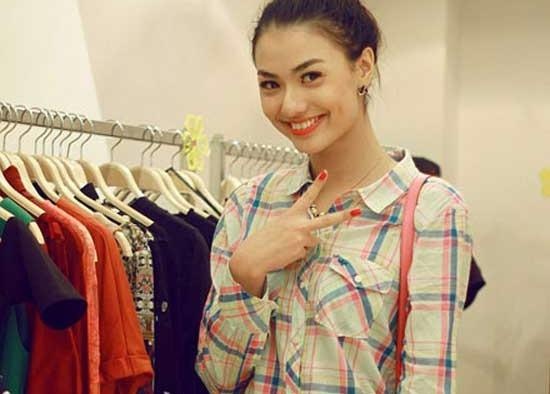 Sao Viet kem dep vi vay ao nhan nhum hinh anh
