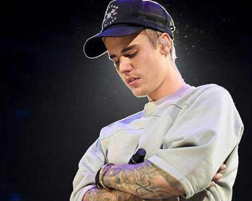 Justin Bieber tiec thuong nguoi ban thiet mang o Paris hinh anh