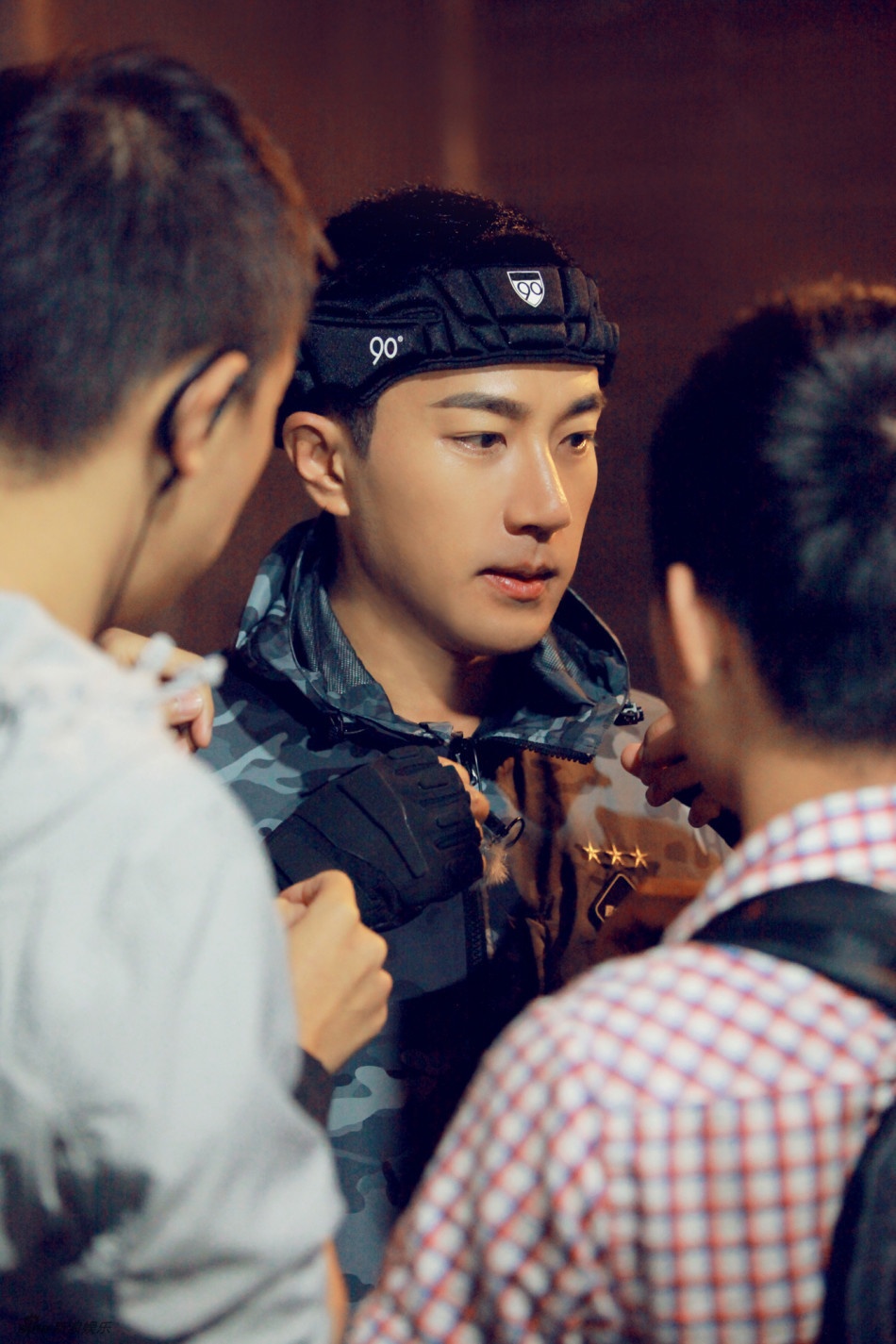 Cũng thời điểm này, Lưu Khải Uy xuất hiện trong một sự kiện khác. Tâm trạng của anh rất thoải mái.