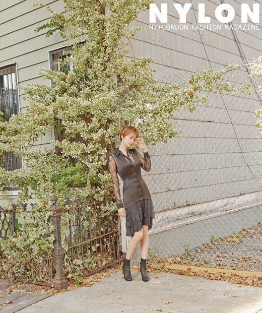 Mái tóc ngắn thời thượng, vóc dáng mảnh mai và cách ăn mặc cực chất đưa Go Joon Hee trở thành ngôi sao thời trang được giới trẻ theo đuổi. 