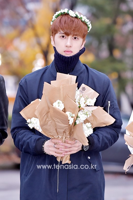 Ken không chỉ sở hữu ngoại hình điển trai mà còn có giọng hát khỏe. 