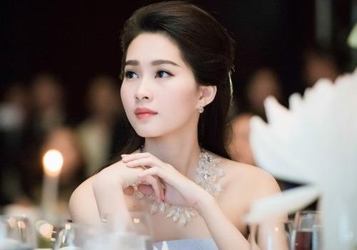 3 hoa hau so huu nhan sac duoc long cong chung hinh anh