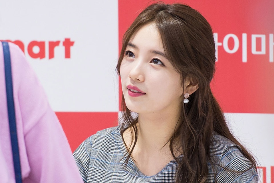 Mới đây, Trang Llyo đã thực hiện cuộc khảo sát với sự tham gia của 300 người đàn ông ở độ tuổi từ 30 đến 60 nhằm tìm ra những thần tượng nữ có gương mặt xinh đẹp và tỷ lệ thân hình chuẩn nhất.