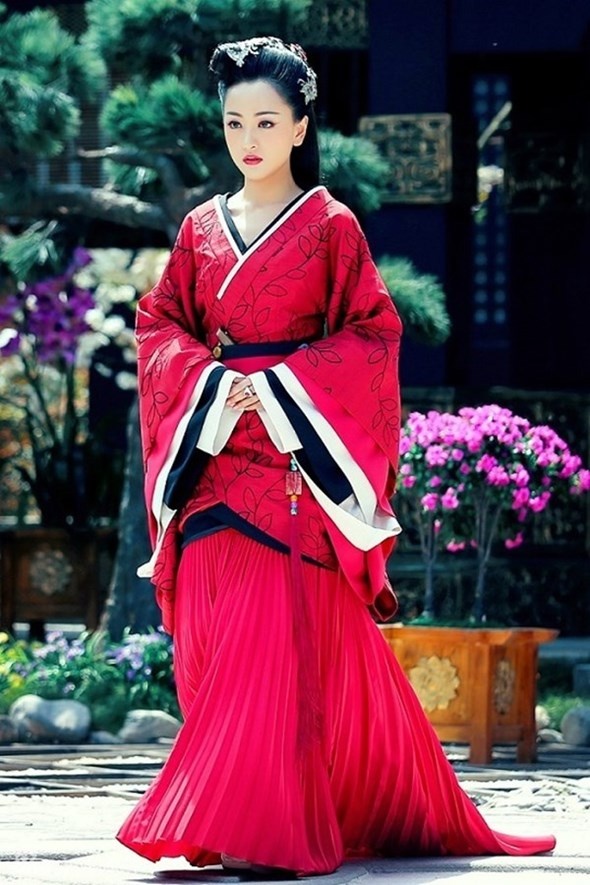  Ấy vậy mà cô nàng dù tìm mọi cách vẫn không thể có được trái tim của Mạnh Giác (Đỗ Thuần). Yêu quá hóa hận, Thành Quân ngày càng trở nên thủ đoạn và quyết tâm trả thù.