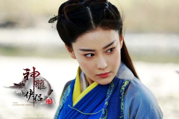 Lý Mạc Sầu (Trương Hinh Dư) vốn là đệ tử phái Cổ Mộ nhưng trốn ra ngoài để ngao du giang hồ. Thế rồi, cô phải lòng Lục Triển Nguyên và một lòng một dạ muốn trở thành thê tử của chàng.