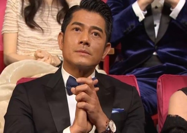 Gương mặt Quách Phú Thành khi trượt giải Nam diễn viên xuất sắc. Cũng giống Thư Kỳ, anh thể hiện sự không hài lòng.