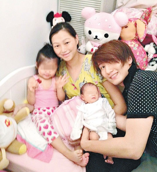 Gia đình ca sĩ Vĩnh Hằng - diễn viên Triệu Tụng Như thời hạnh phúc.