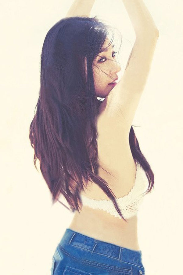 Tiffany là một trong những sao nữ ưu ái lăng xê mốt bikini đan len trong mùa hè vừa qua. Những đường cong chết người được cô nàng giấu kín bấy lâu nay mới có dịp phô bày.