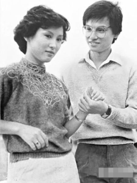 Trần Tú Văn (phải) trả lời phỏng vấn mới đây.