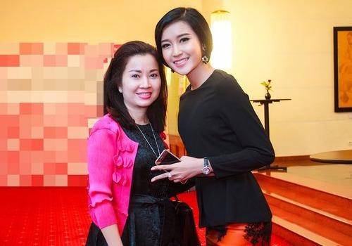 Me A hau Huyen My day con cach tieu tien hinh anh