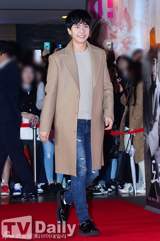 Tài tử Lee Seung Gi tươi tắn trong sự kiện. Anh khá thoải mái sau khi chia tay YoonA (SNSD).