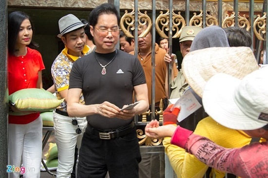 Sao Viet lam tu thien trong ngay sinh nhat hinh anh